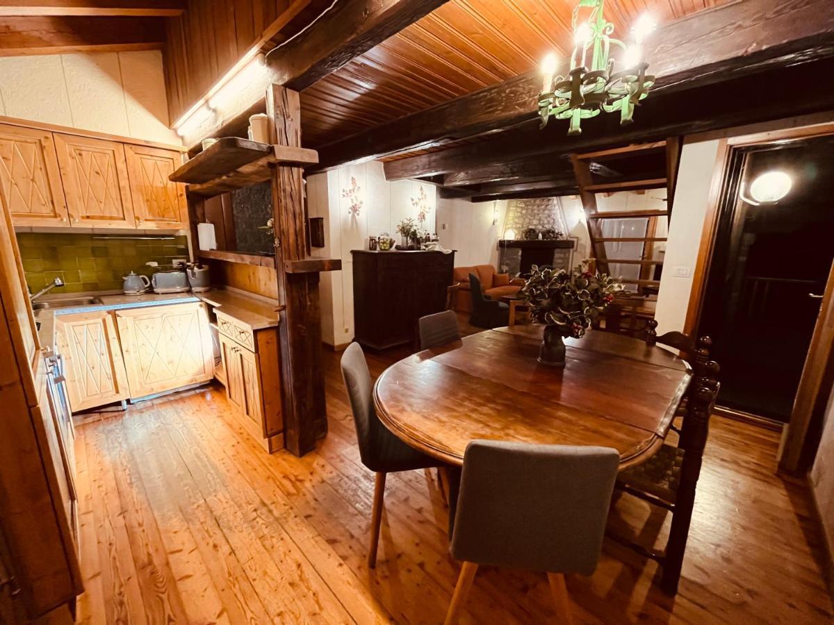Chalet Blanc "Coeur Sapin" Courmayeur Buitenkant foto