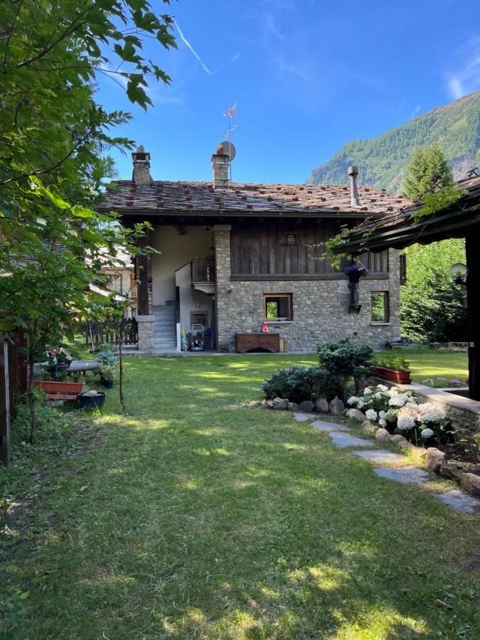 Chalet Blanc "Coeur Sapin" Courmayeur Buitenkant foto