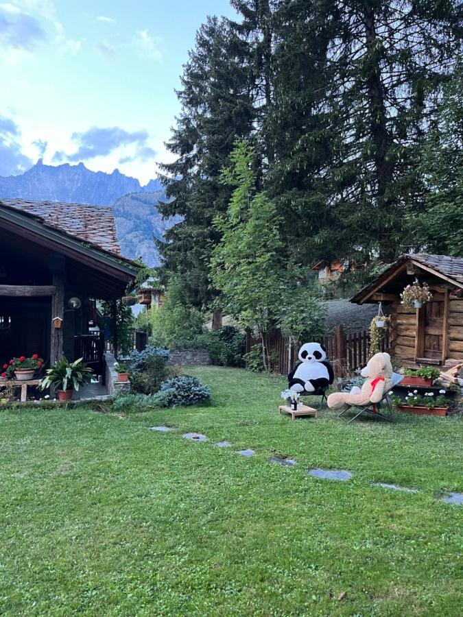 Chalet Blanc "Coeur Sapin" Courmayeur Buitenkant foto