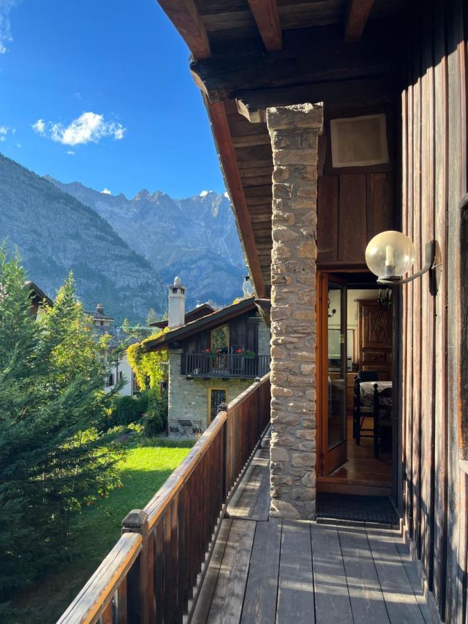 Chalet Blanc "Coeur Sapin" Courmayeur Buitenkant foto